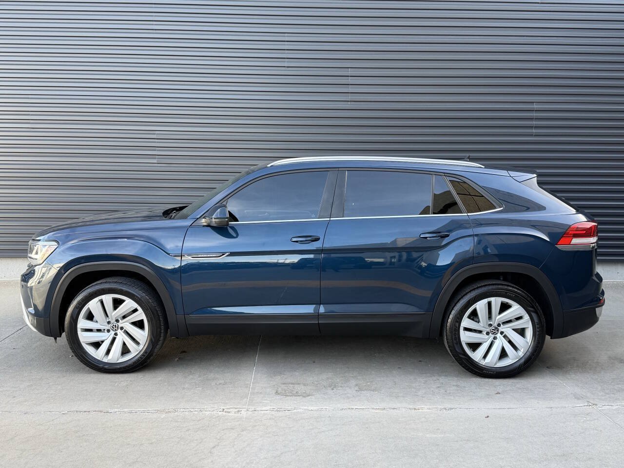 Used 2022 Volkswagen Atlas Cross Sport SE AWD/4WD image 9