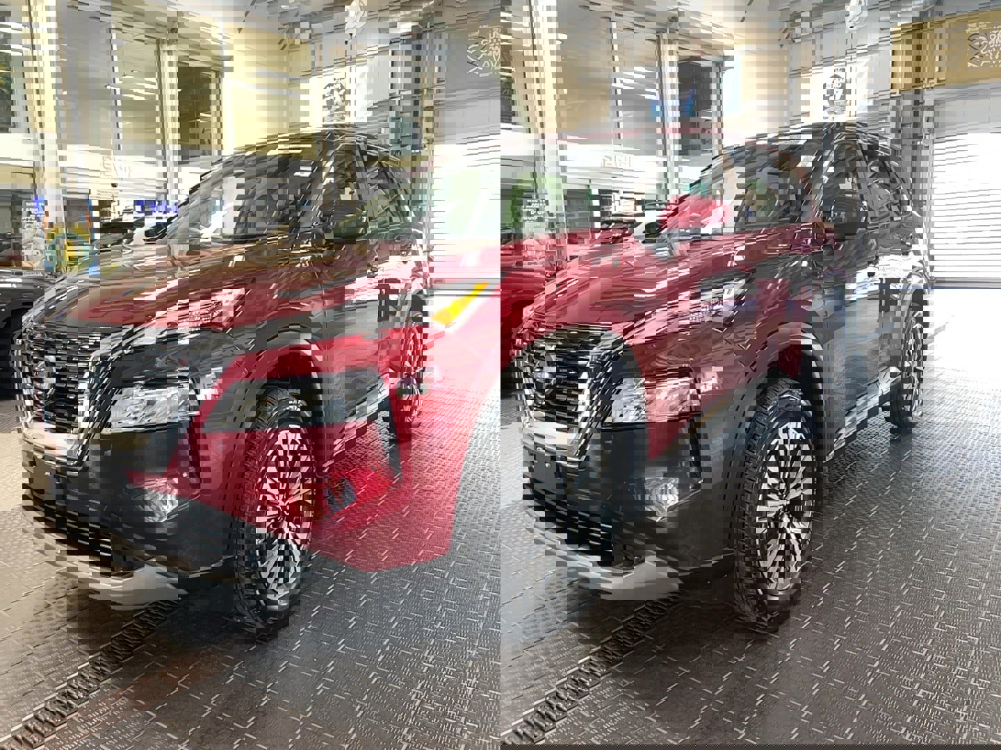 Used 2023 Nissan Rogue SV image 3