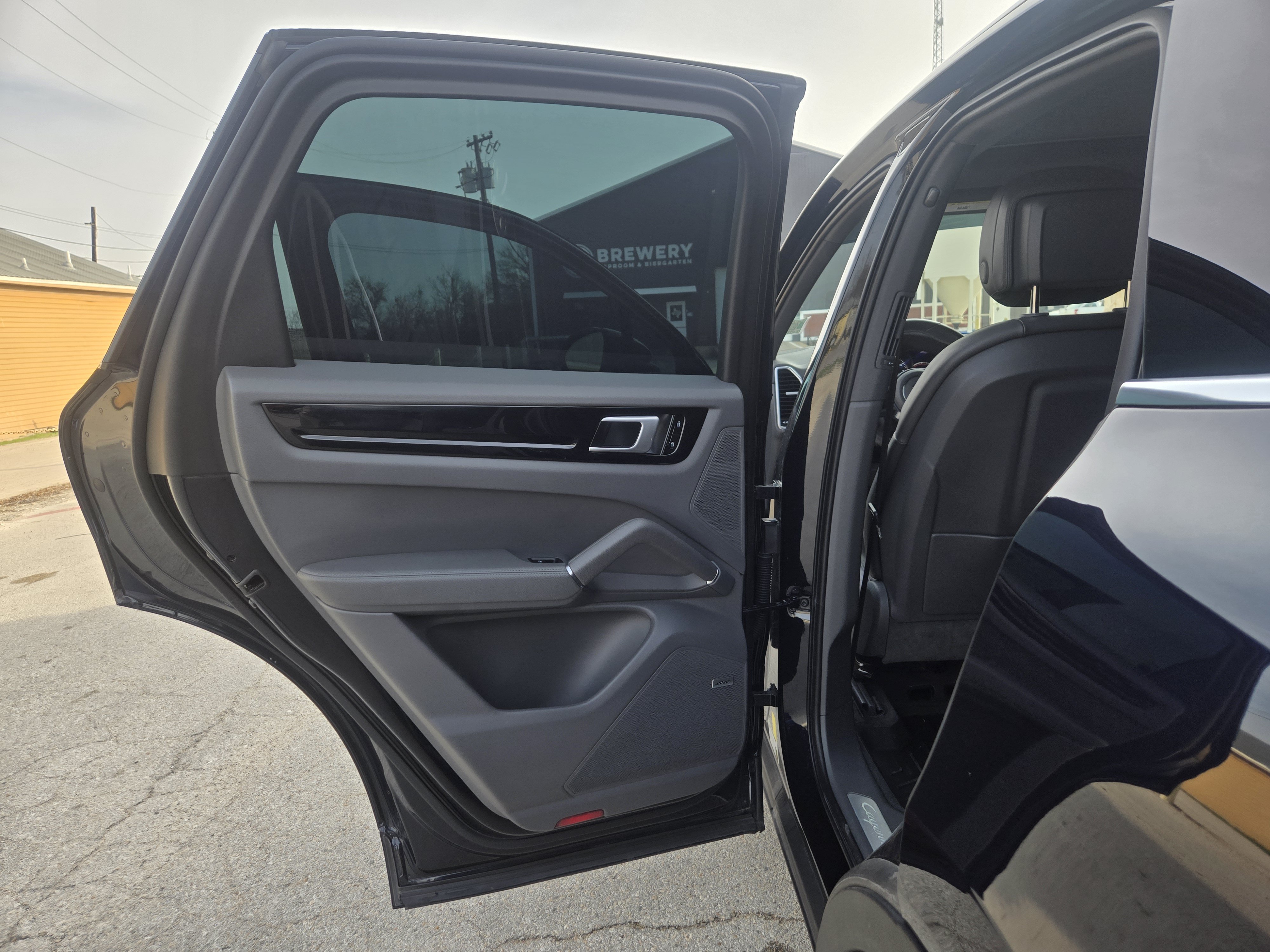 Used 2020 Porsche Cayenne S image 6