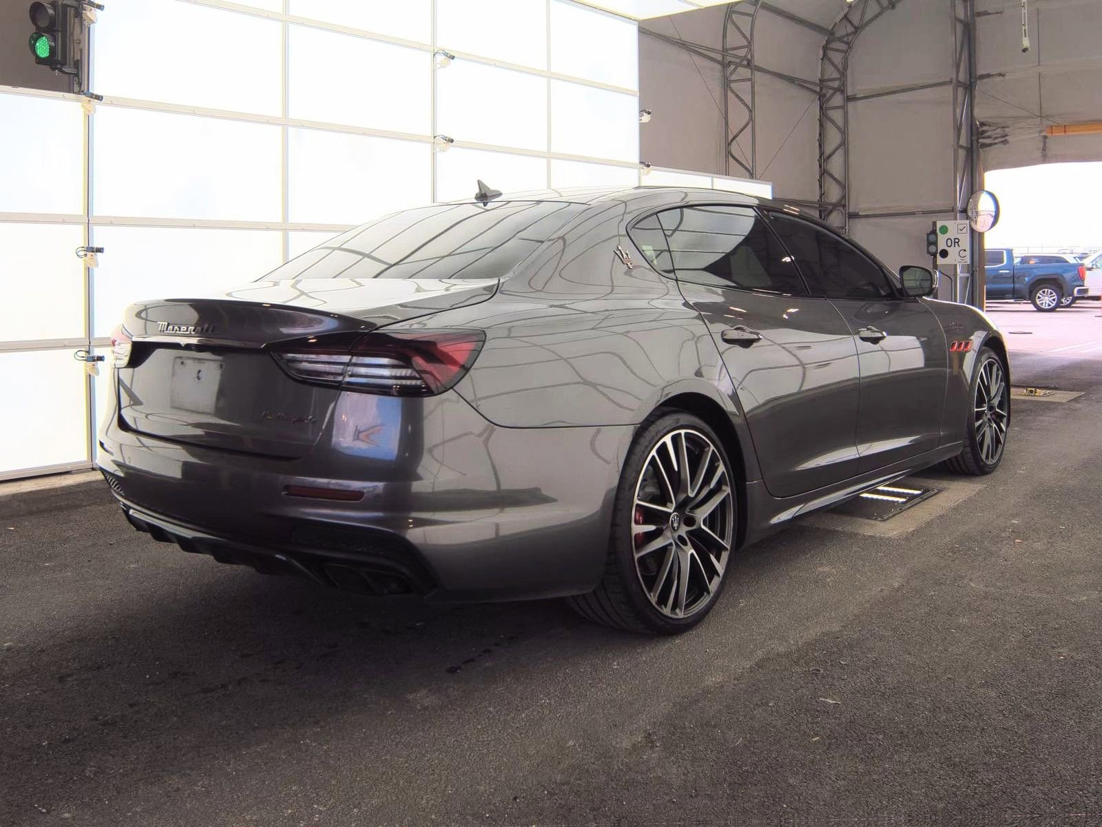 Used 2022 Maserati Quattroporte Trofeo image 4