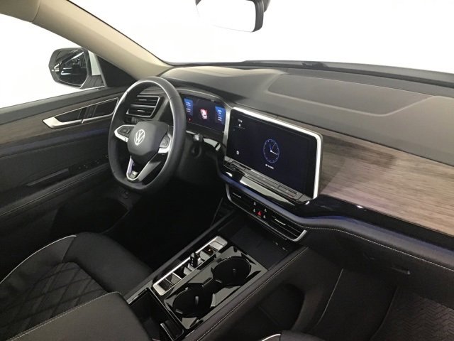 Used 2025 Volkswagen Atlas SEL Premium R-Line image 25