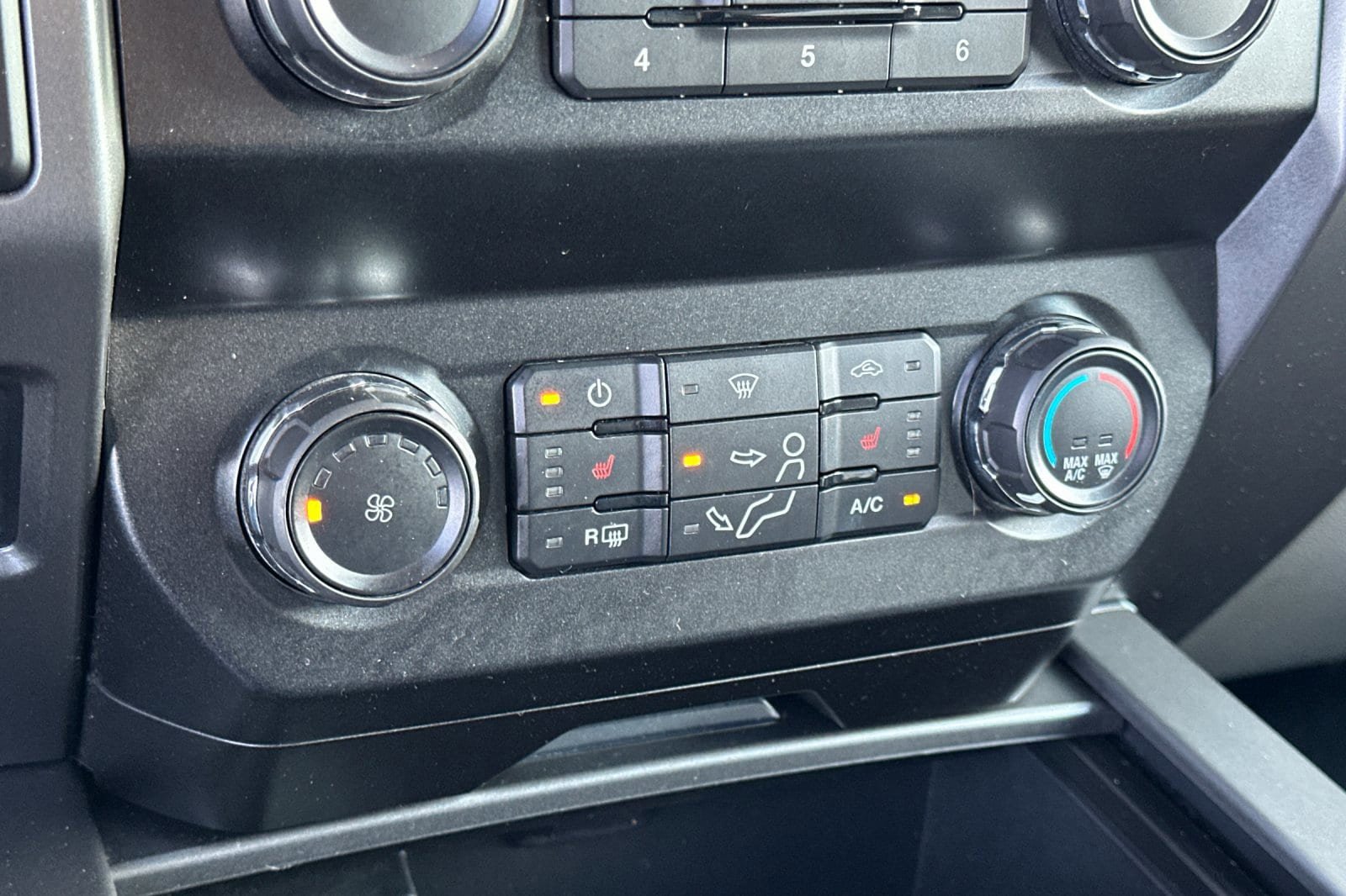 Used 2019 Ford F250 XLT w/ XLT Premium Package AWD/4WD image 19