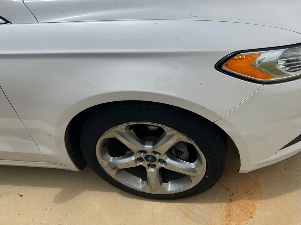 Used 2014 Ford Fusion SE FWD image 2