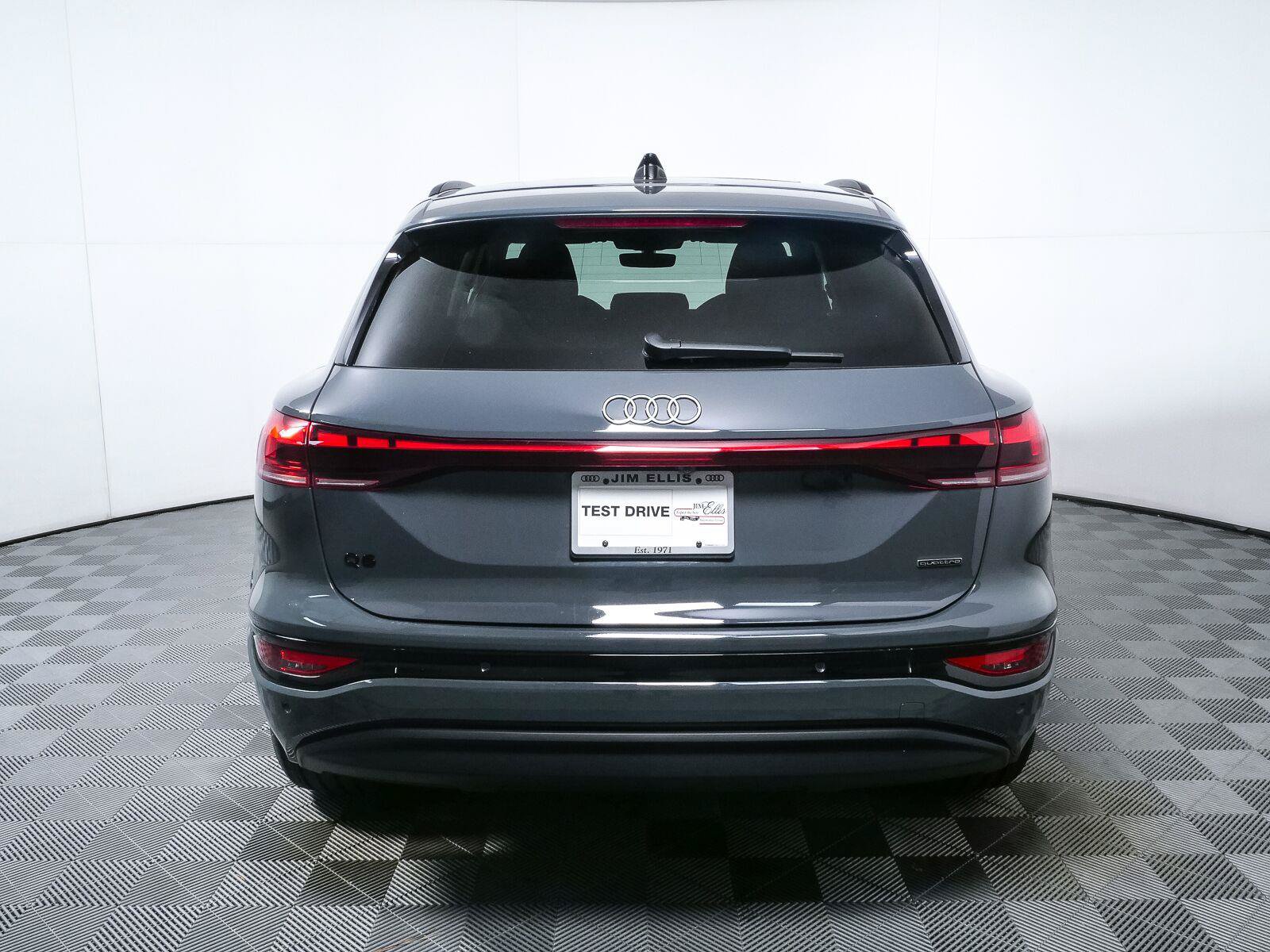 Used 2025 Audi Q6 e-tron Premium Plus w/ Premium Plus AWD/4WD image 33