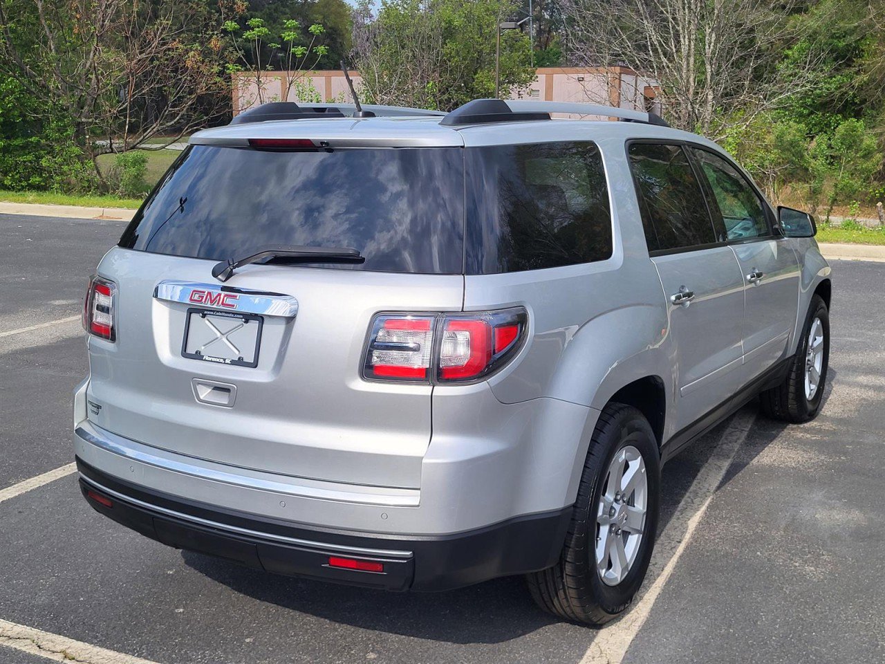 Used 2015 GMC Acadia SLE image 2