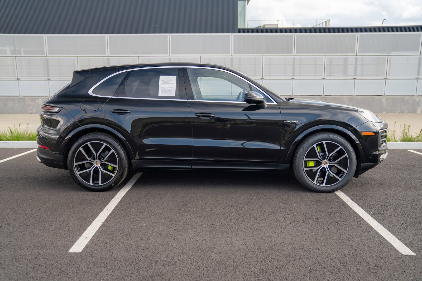 Certified 2025 Porsche Cayenne E-Hybrid AWD/4WD image 8