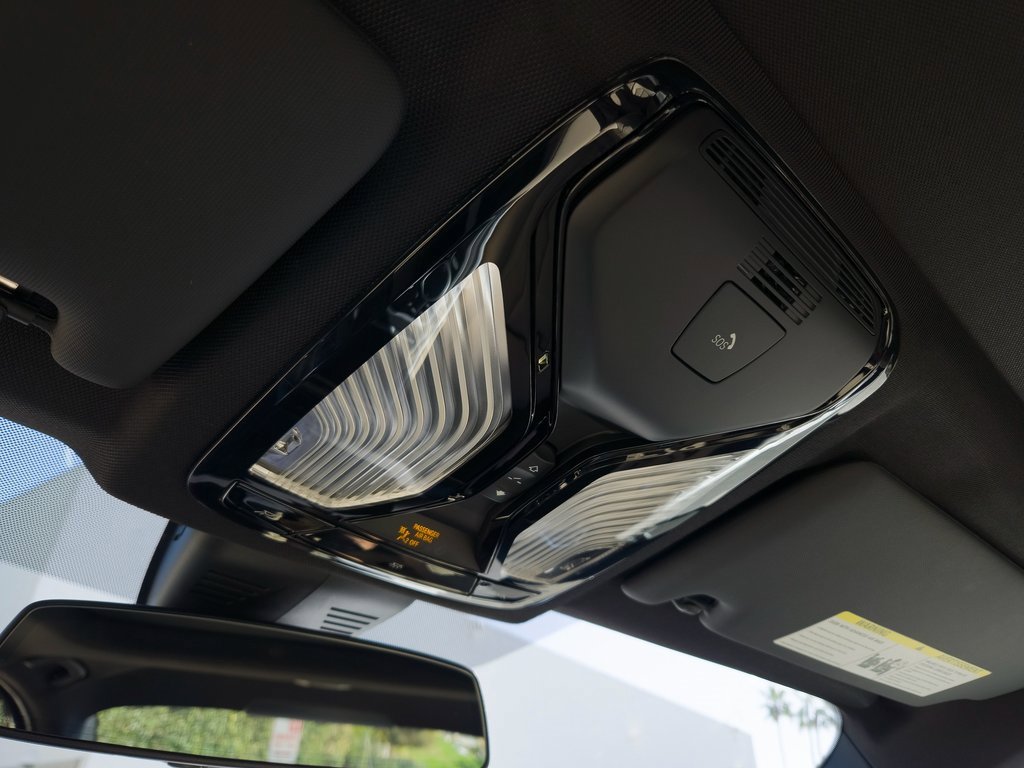 Used 2025 BMW 330i Sedan w/ Parking Assistance Package image 19