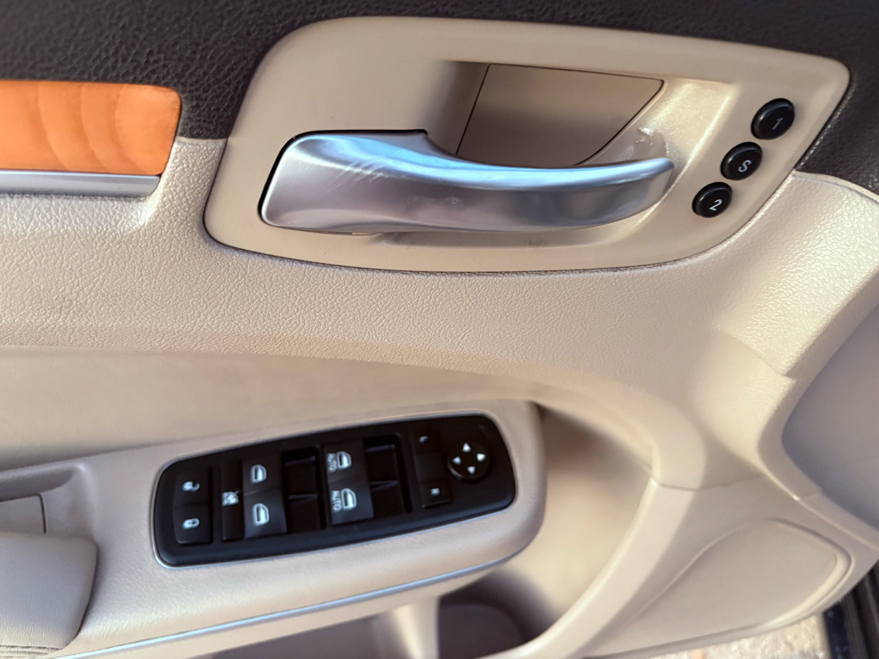 Used 2013 Chrysler 300 C image 30