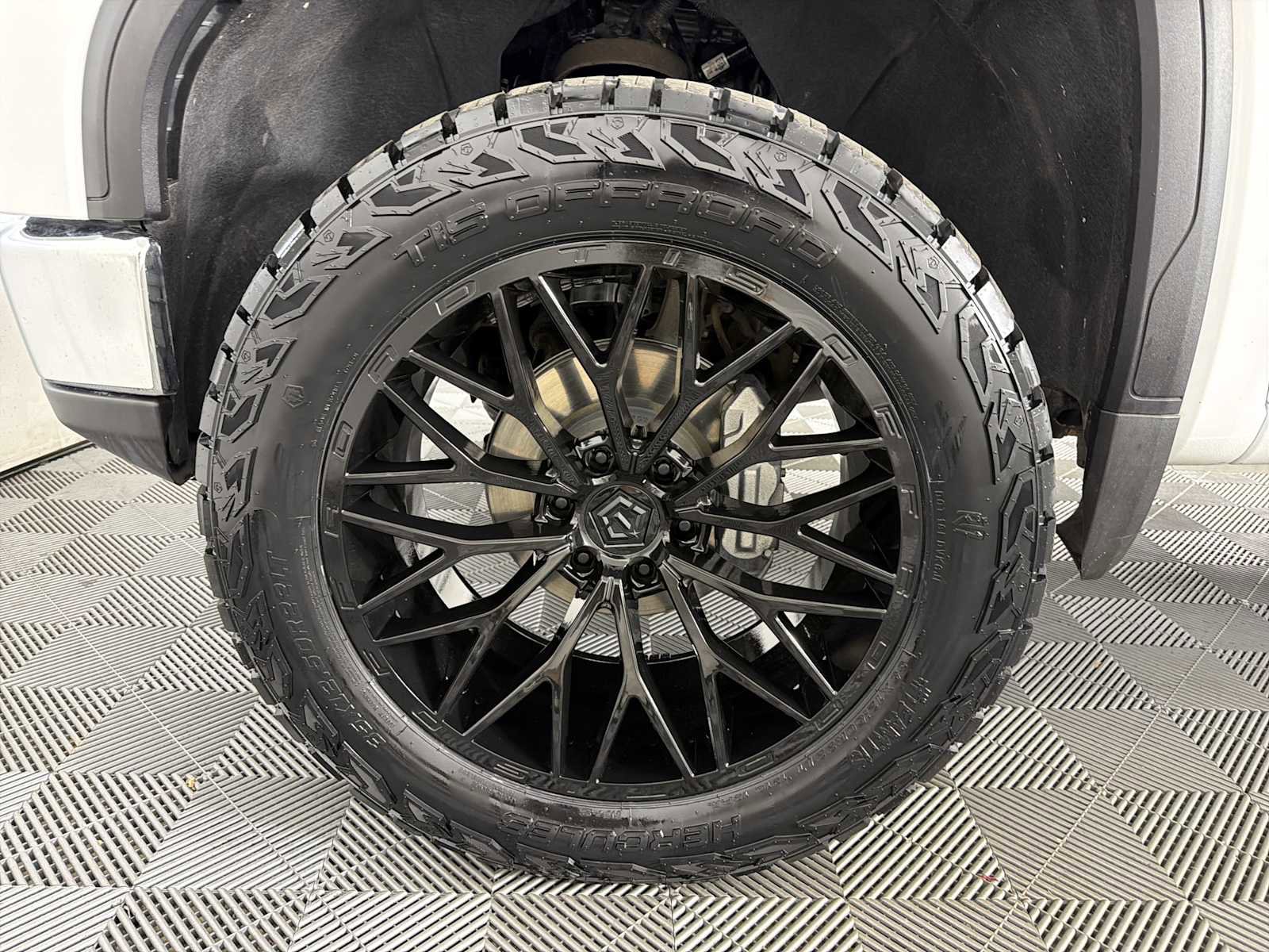 Used 2025 GMC Sierra 1500 SLT image 7