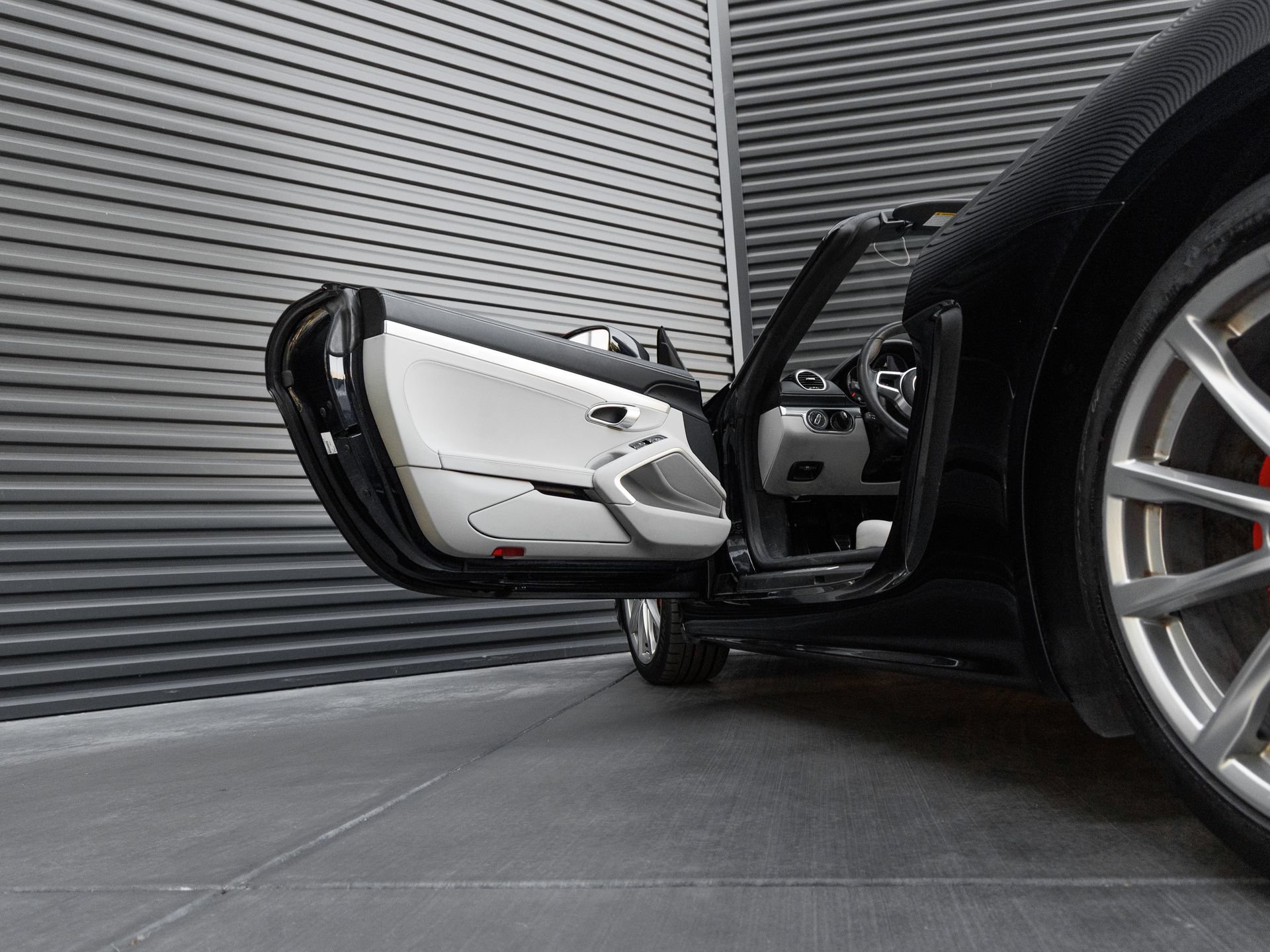 Certified 2025 Porsche 718 Boxster S RWD image 15