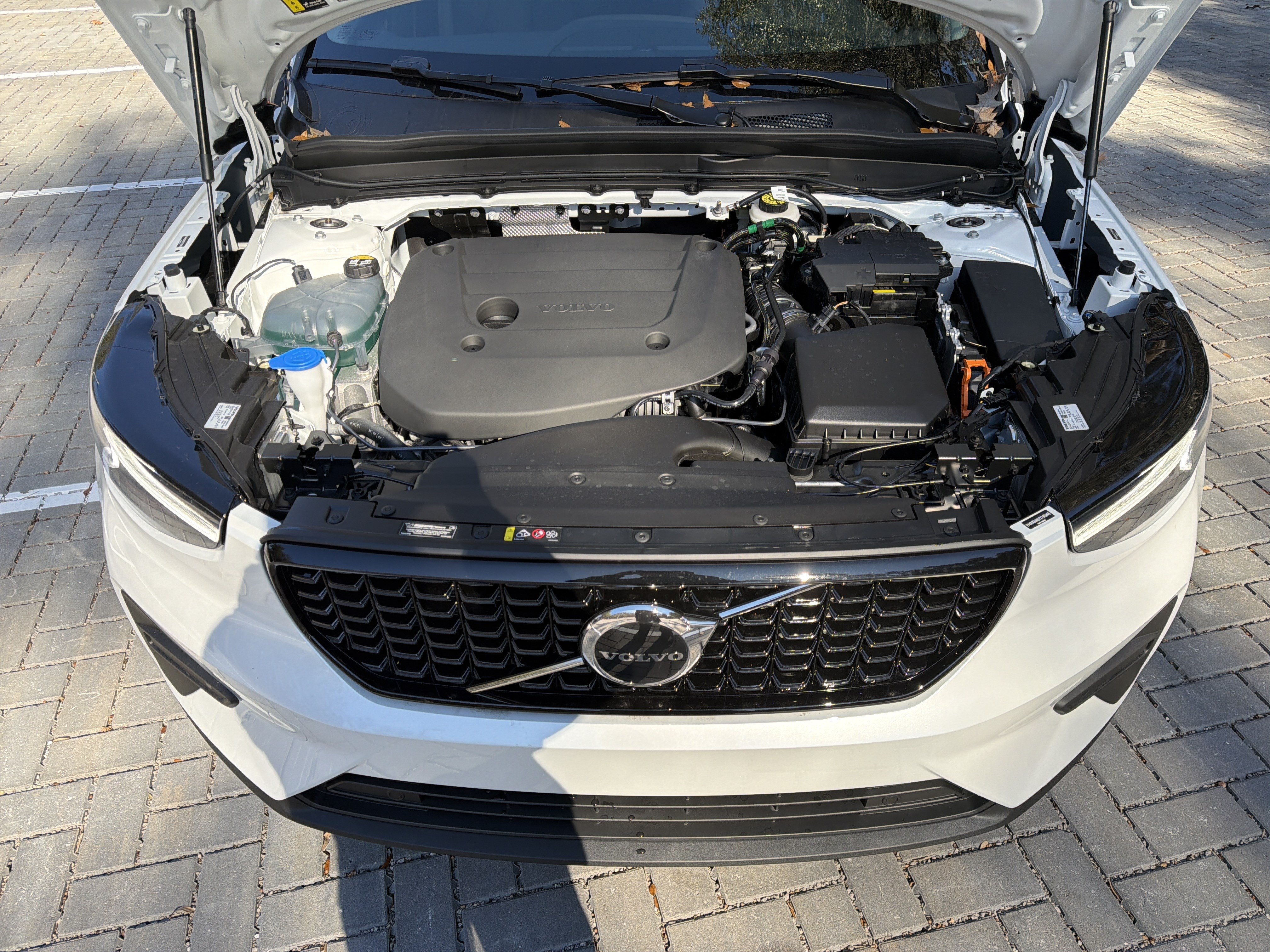 New 2026 Volvo XC40 B4 Core FWD image 36