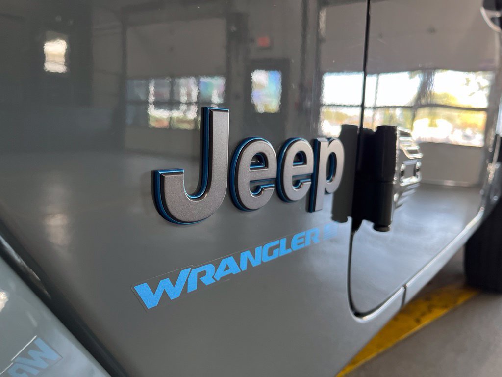 Used 2024 Jeep Wrangler Unlimited w/ Convenience Group AWD/4WD image 15