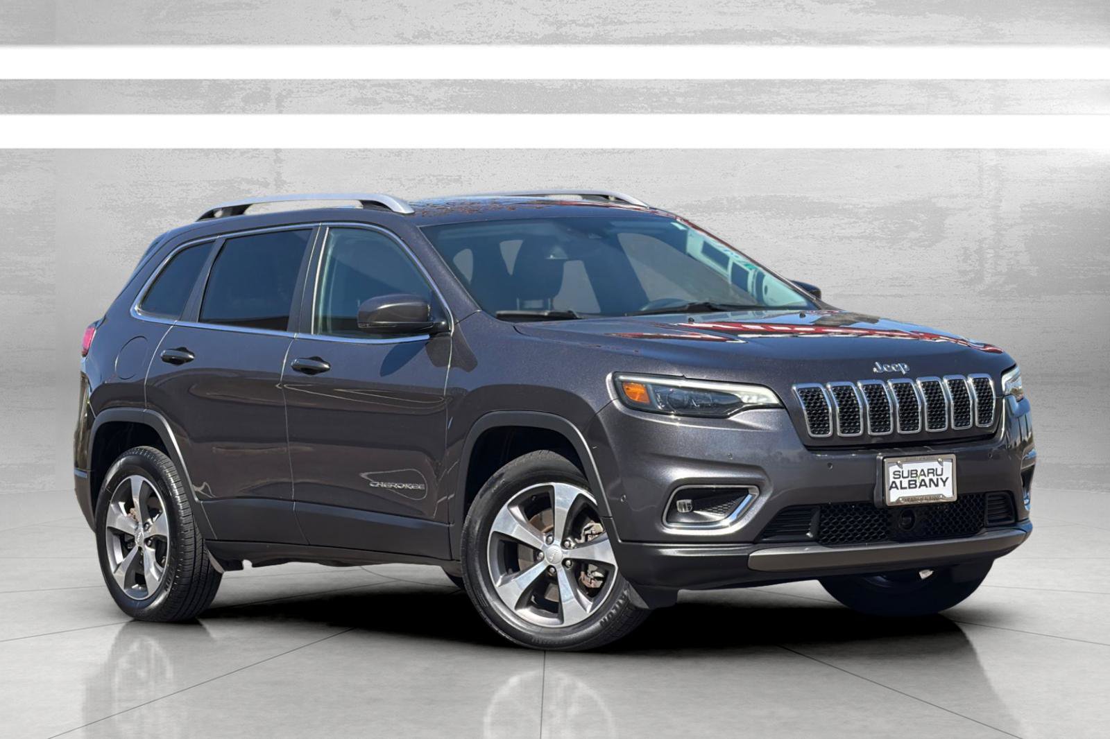 Used 2020 Jeep Cherokee Limited w/ Technology Group AWD/4WD image 2