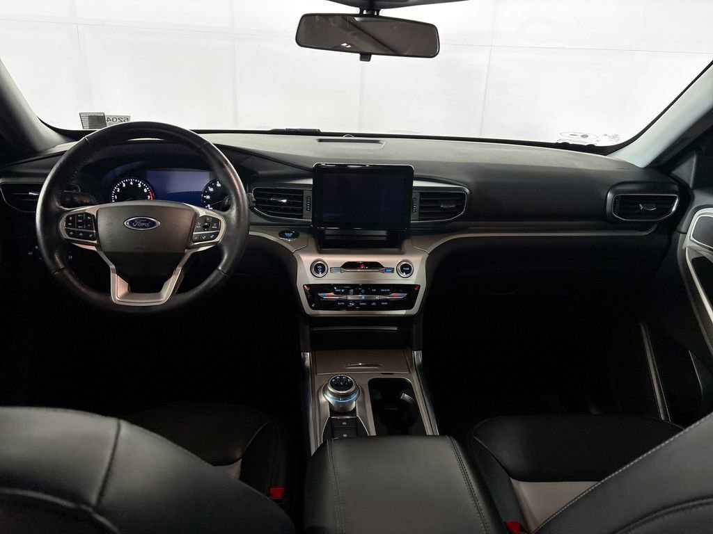 Used 2022 Ford Explorer XLT w/ Equipment Group 202A AWD/4WD image 12