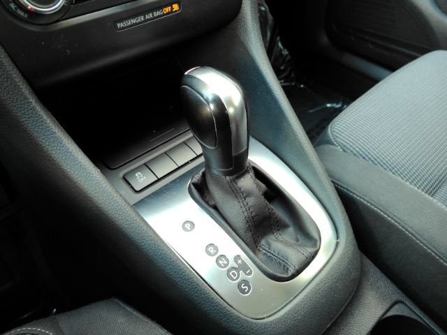 Used 2012 Volkswagen Golf 4-Door FWD image 42