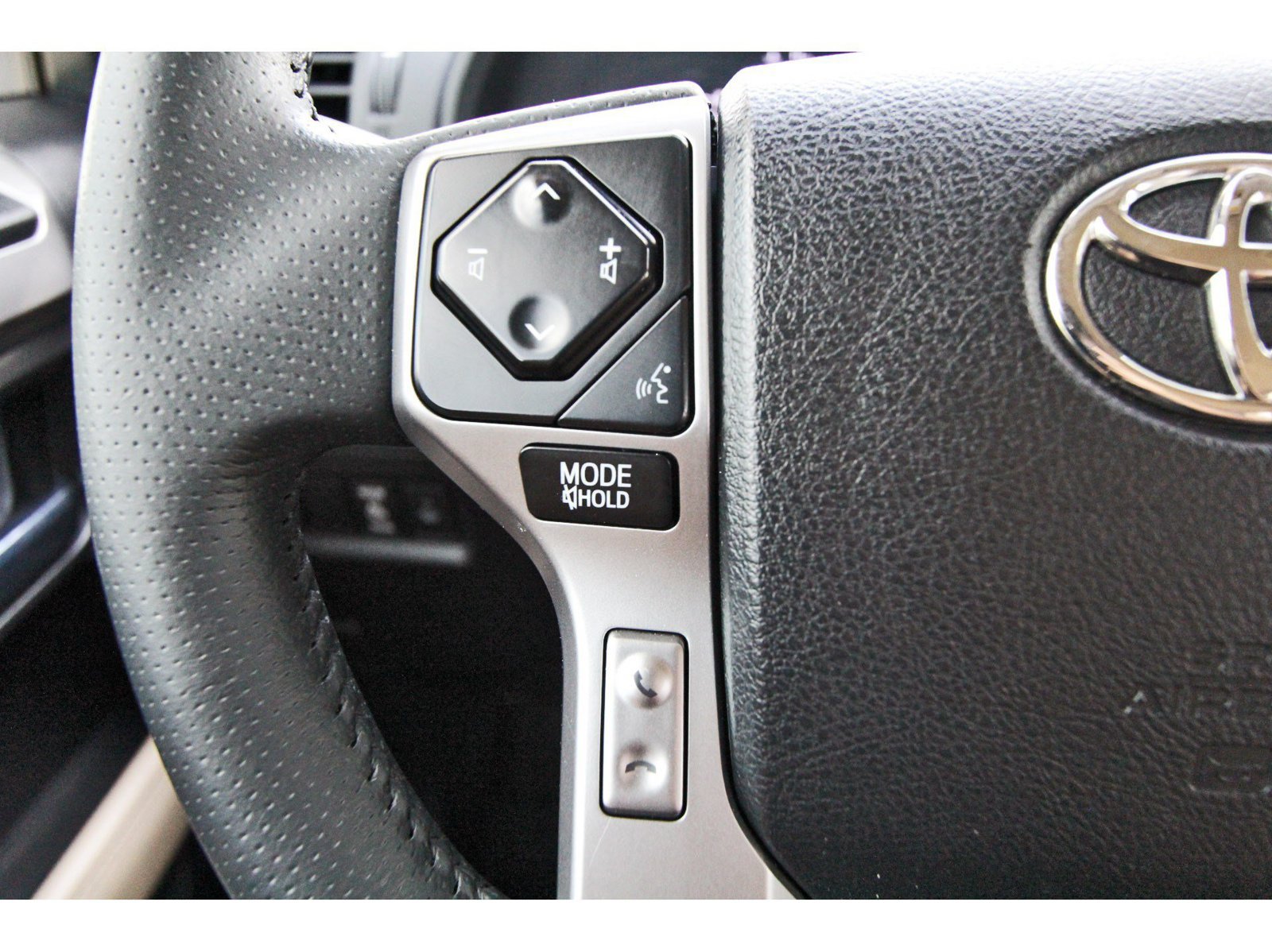 Used 2023 Toyota 4Runner SR5 AWD/4WD image 15