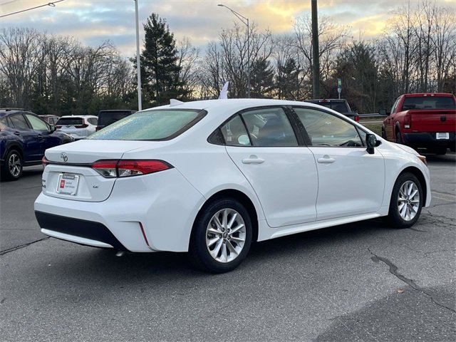 Used 2022 Toyota Corolla LE w/ LE Convenience Package image 5