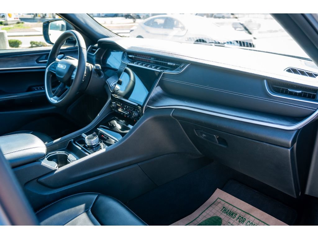 Used 2024 Jeep Grand Cherokee L Limited w/ Luxury Tech Group II image 19