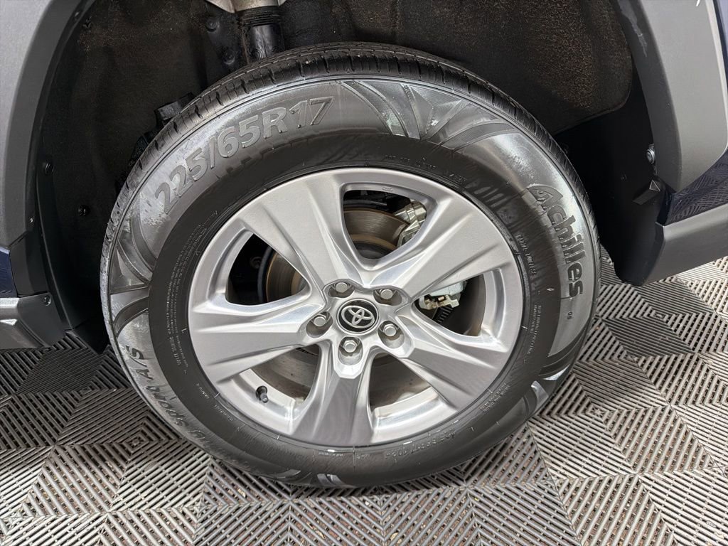 Used 2025 Toyota RAV4 XLE image 31