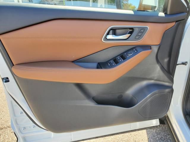 New 2026 Nissan Rogue Platinum image 17