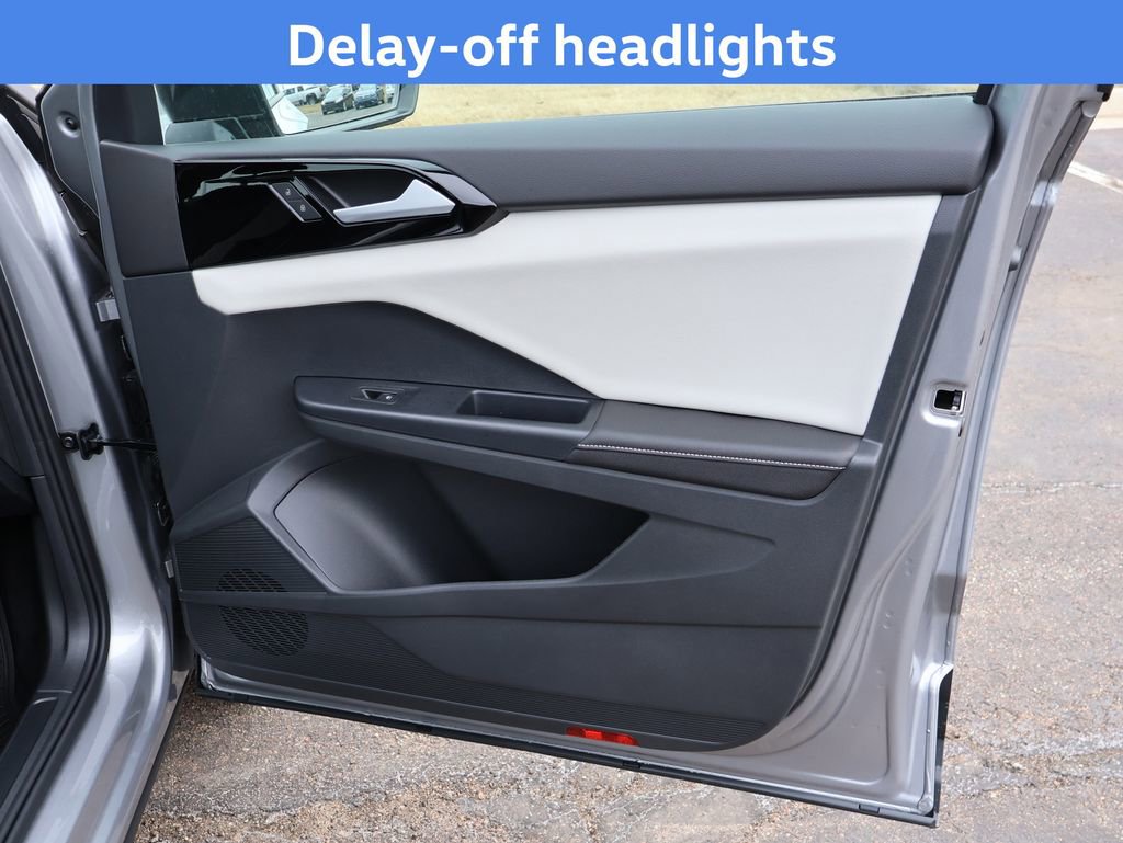 New 2026 Volkswagen Taos S image 10