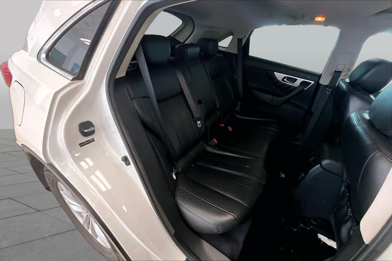 Used 2014 INFINITI QX70 AWD w/ Premium Package image 18