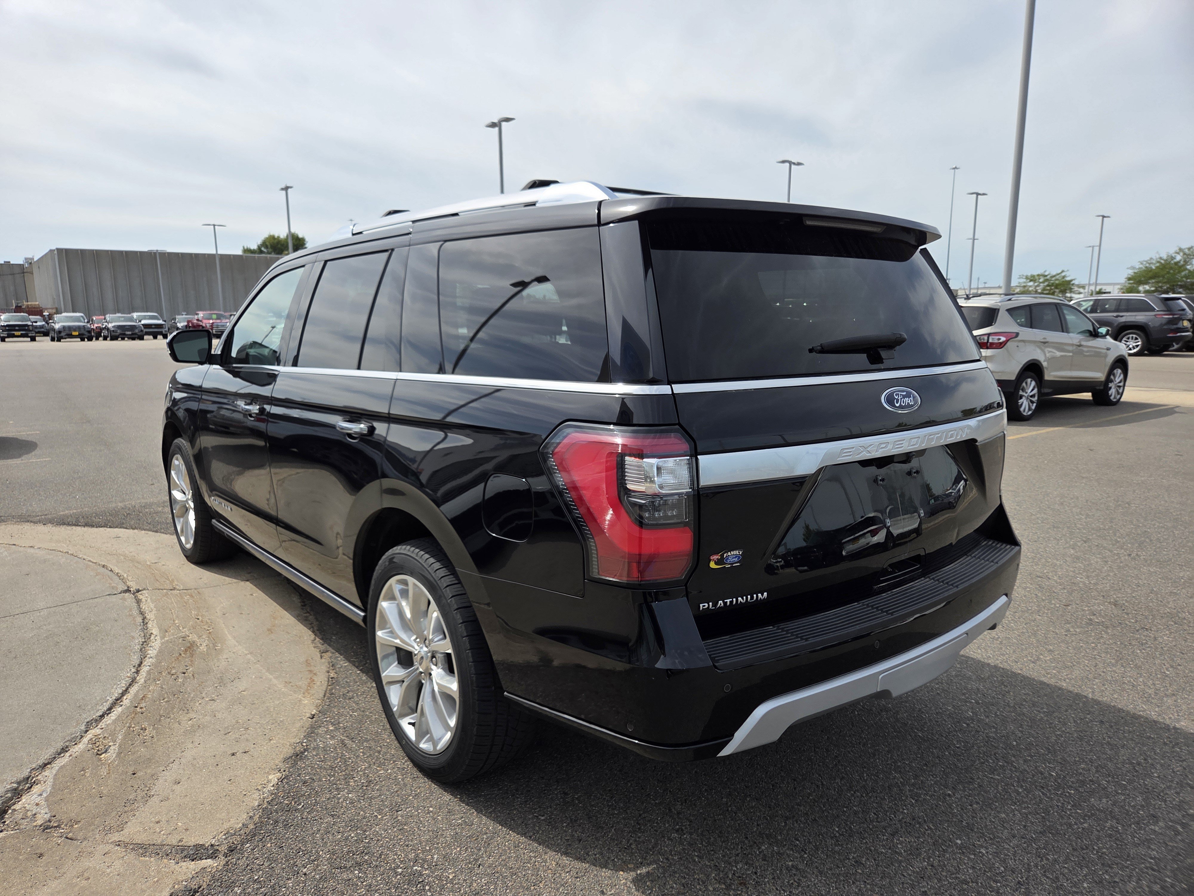 Used 2019 Ford Expedition Platinum AWD/4WD image 4