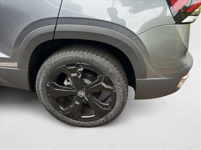 New 2025 Volkswagen Taos SEL image 12