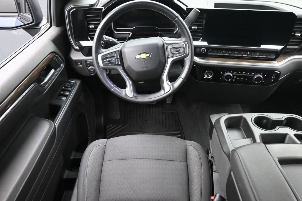 Used 2022 Chevrolet Silverado 1500 LT w/ Z71 Off-Road Package AWD/4WD image 11