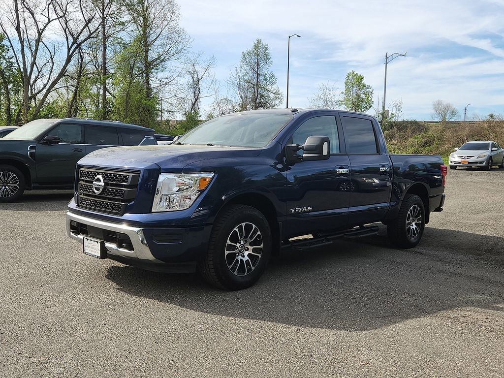 Used 2021 Nissan Titan SV w/ SV Convenience Package AWD/4WD image 3