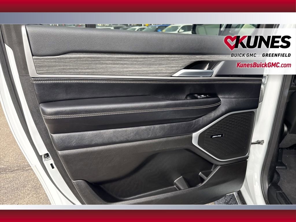 Used 2024 Jeep Wagoneer L Series II w/ Flexible Seating Group AWD/4WD image 42