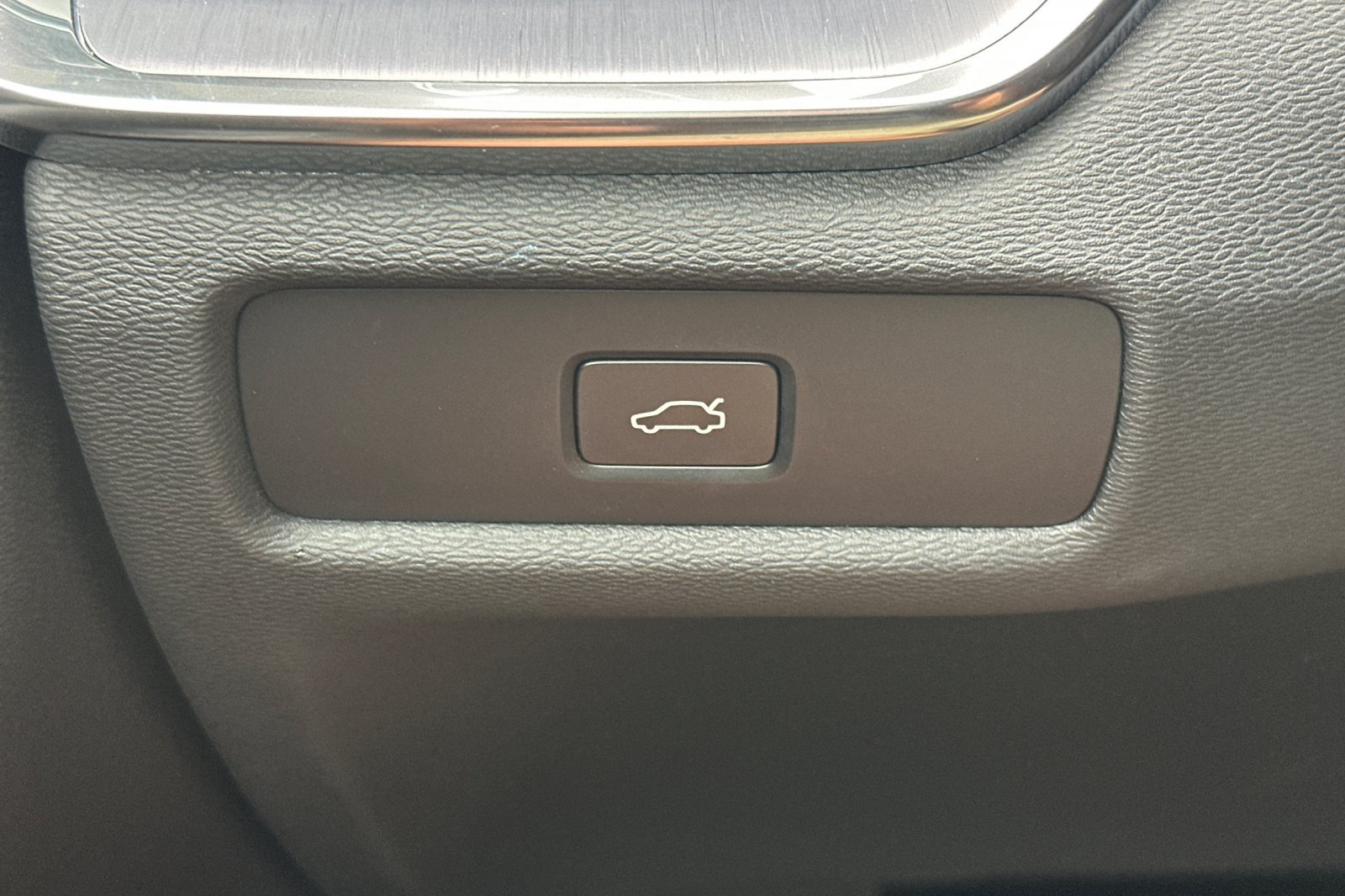 Certified 2025 Volvo S60 B5 Core FWD image 31
