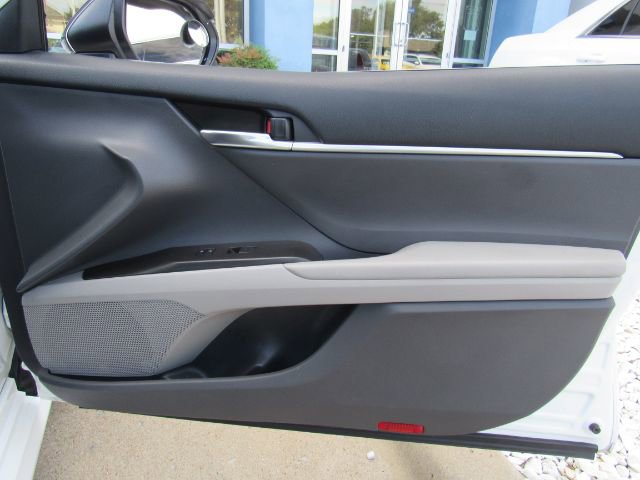 Used 2022 Toyota Camry LE image 21