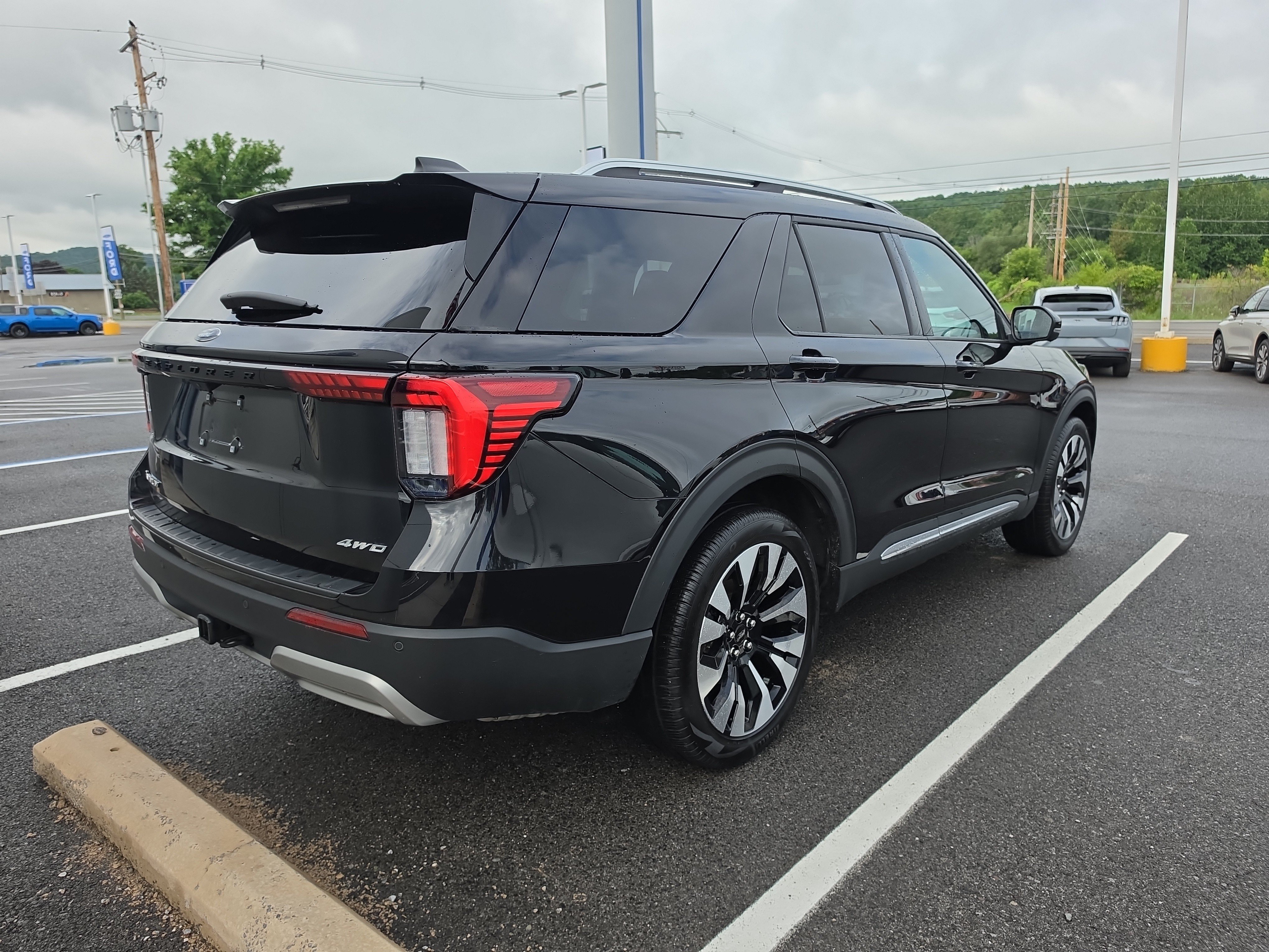 Used 2025 Ford Explorer Platinum w/ LUX Leather Package AWD/4WD video 3