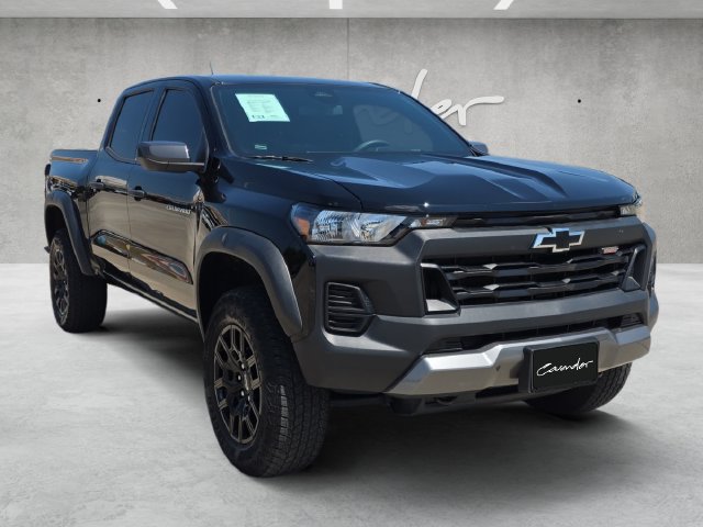 Used 2025 Chevrolet Colorado Trail Boss AWD/4WD image 2