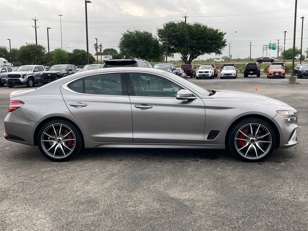 Used 2025 Genesis G70 2.5T image 4