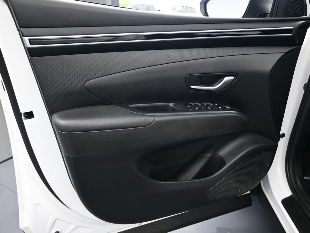 Used 2023 Hyundai Tucson SE image 15