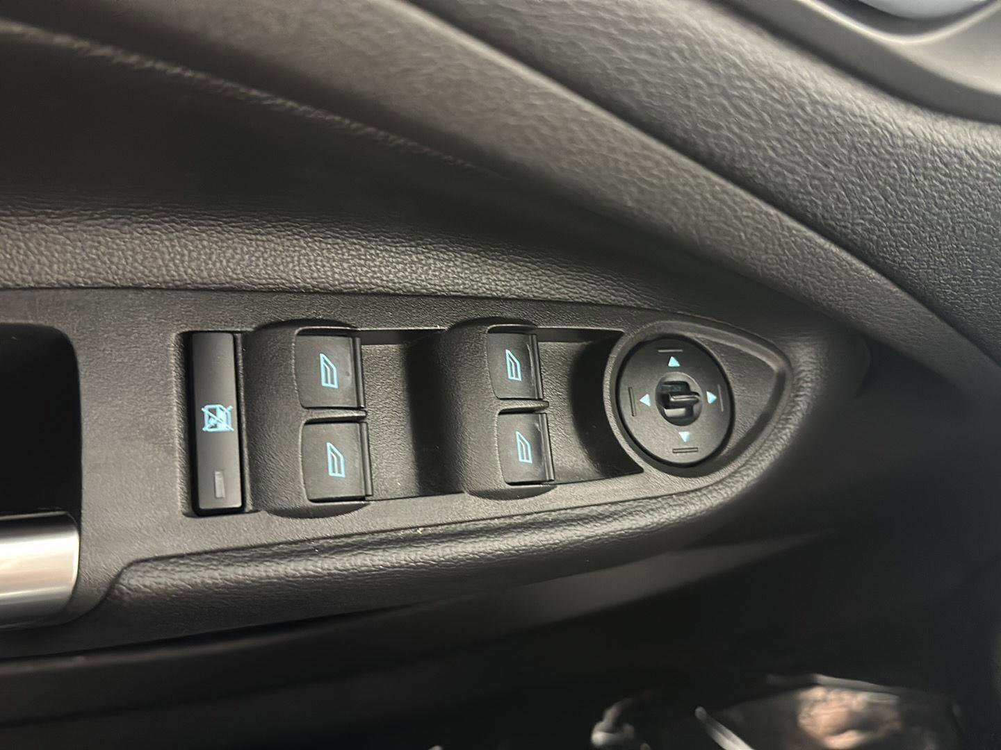 Used 2018 Ford Escape SE w/ SE Sync 3 Package AWD/4WD image 11