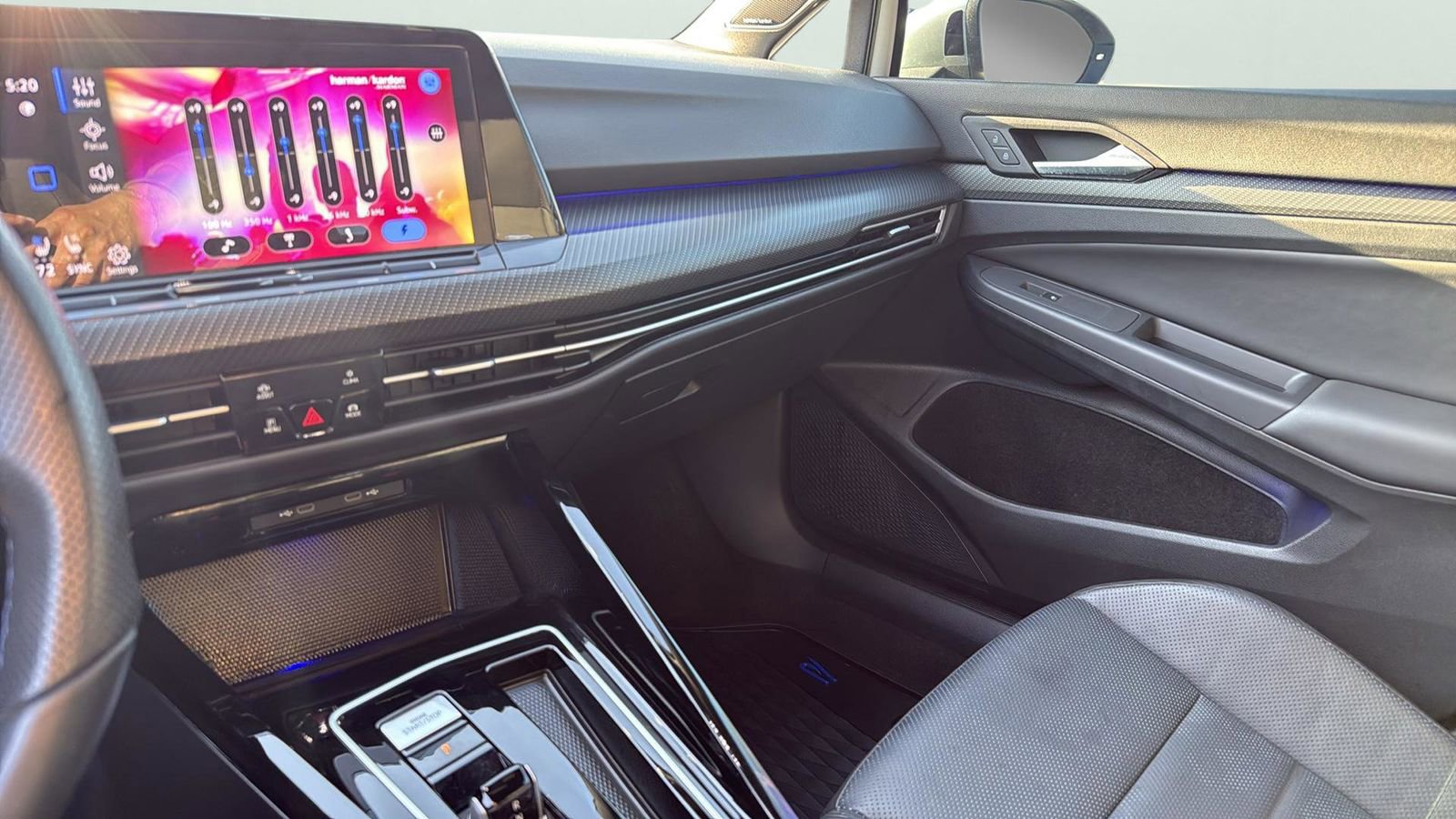 Used 2024 Volkswagen Golf R image 20