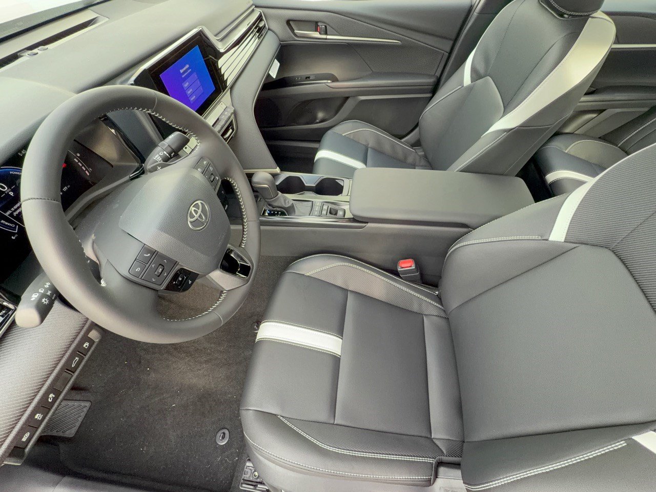 Used 2026 Toyota Camry SE FWD image 5