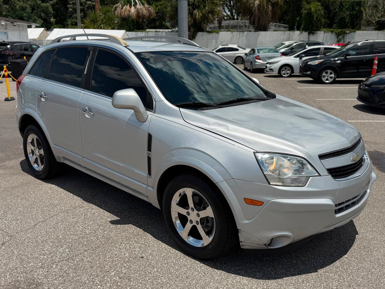 Used 2013 Chevrolet Captiva Sport LT FWD image 2