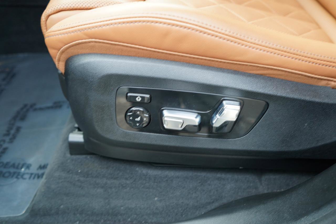 Used 2025 BMW X7 xDrive40i w/ M Sport Package image 28