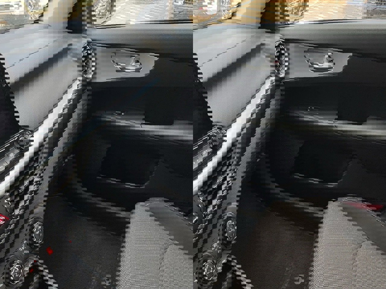 Used 2024 Kia Forte LXS w/ LXS Technology Package image 35