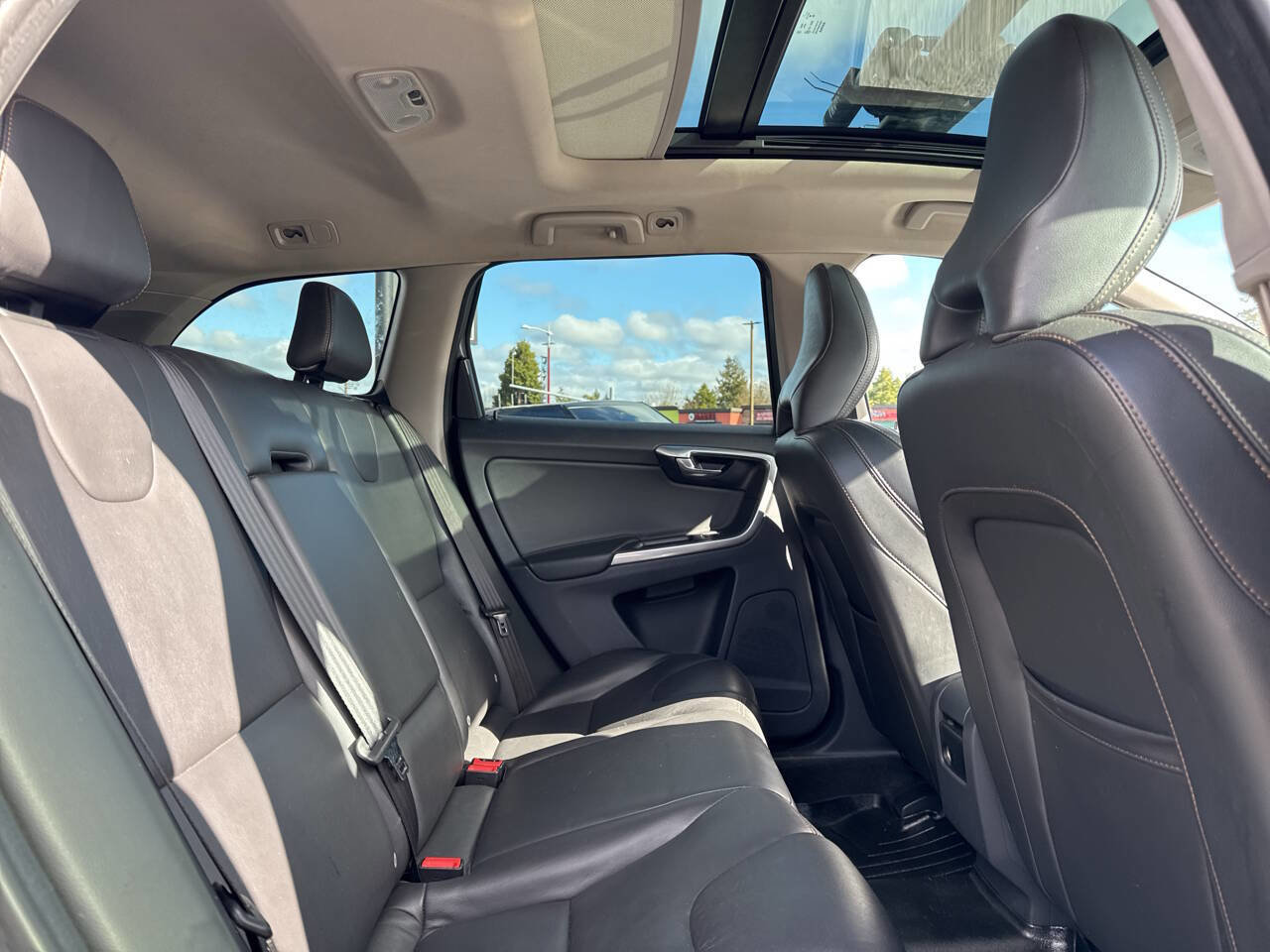 Used 2017 Volvo XC60 T5 Dynamic w/ Preferred Option Package image 20