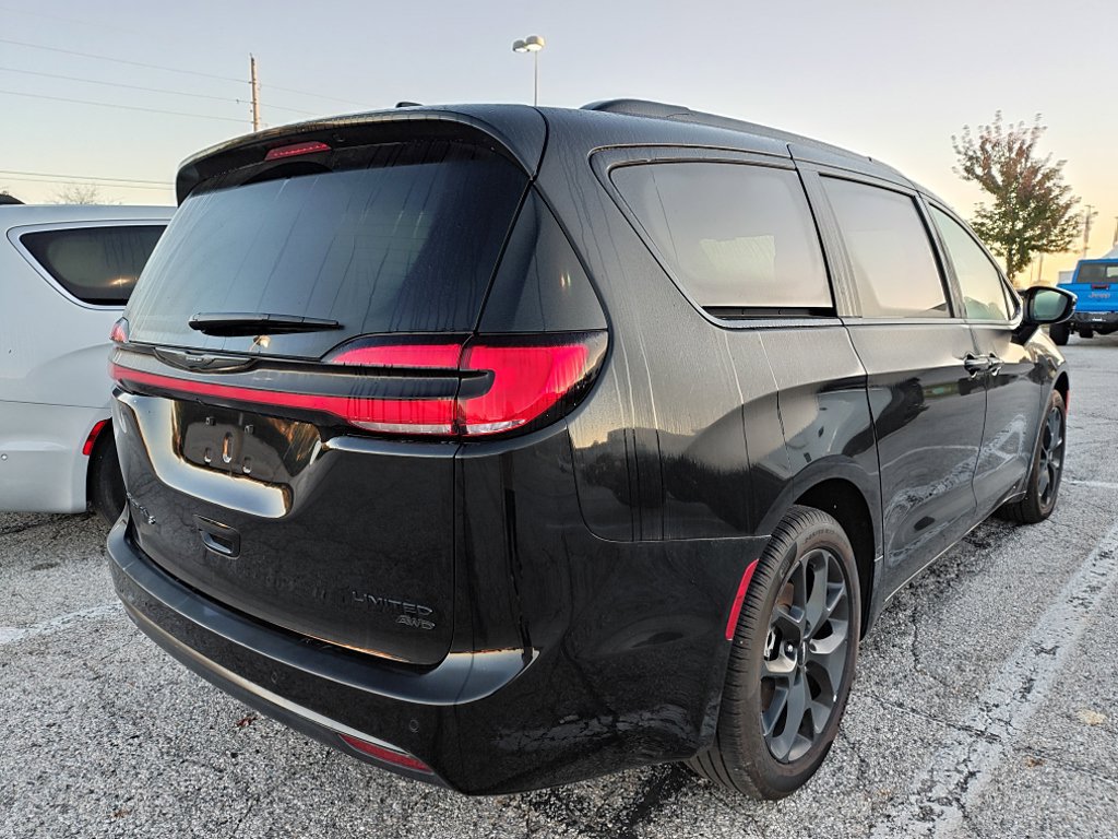 Used 2024 Chrysler Pacifica Limited w/ S Appearance Package AWD/4WD image 7