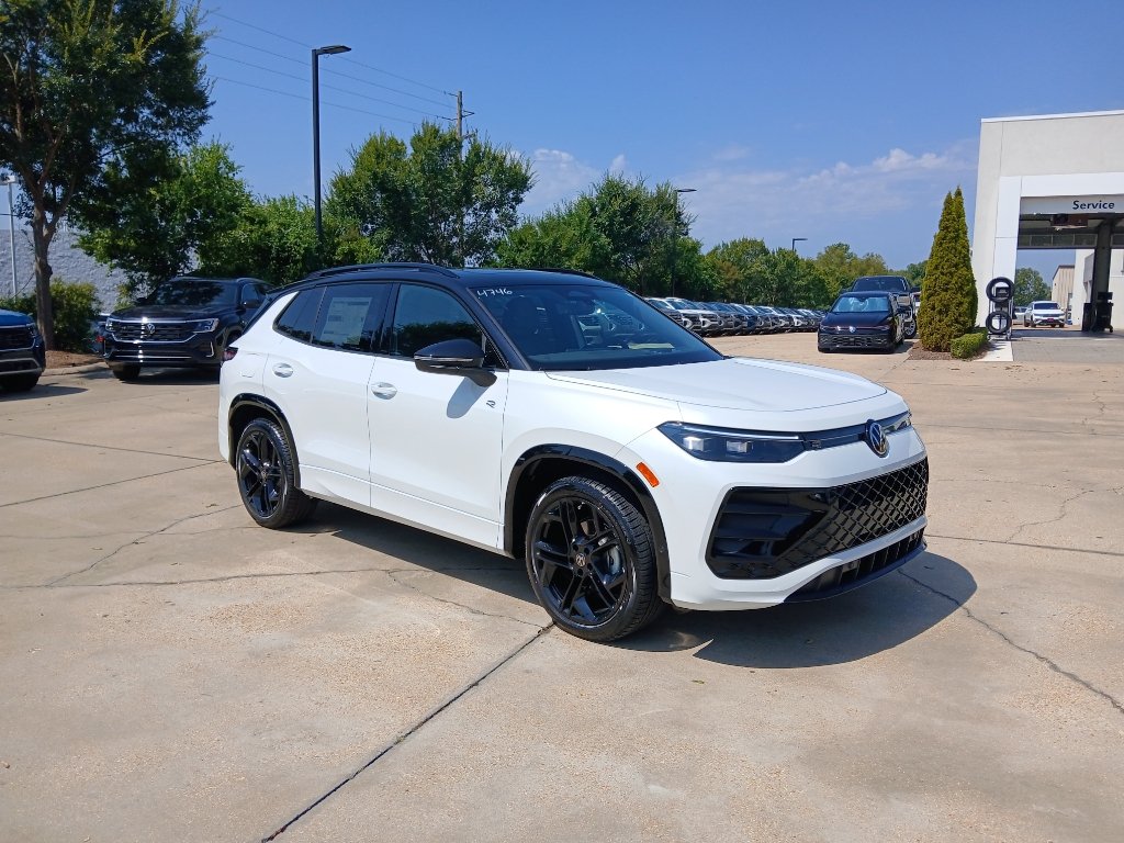 New 2026 Volkswagen Tiguan SE R-Line