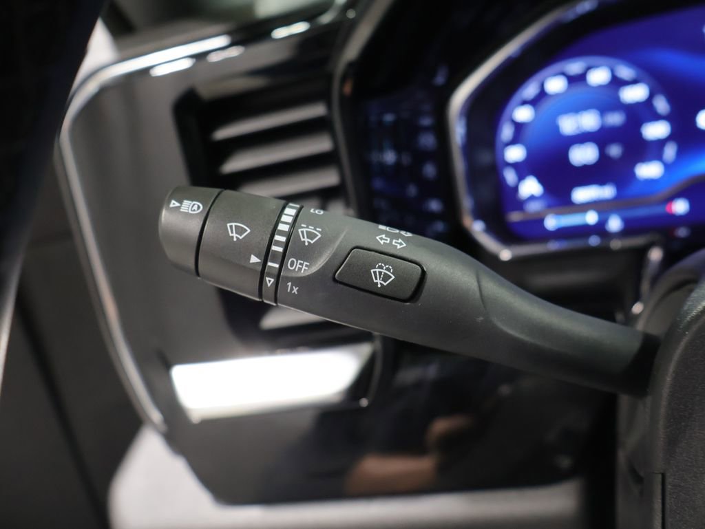 Used 2023 Chevrolet Silverado 1500 LT AWD/4WD image 36