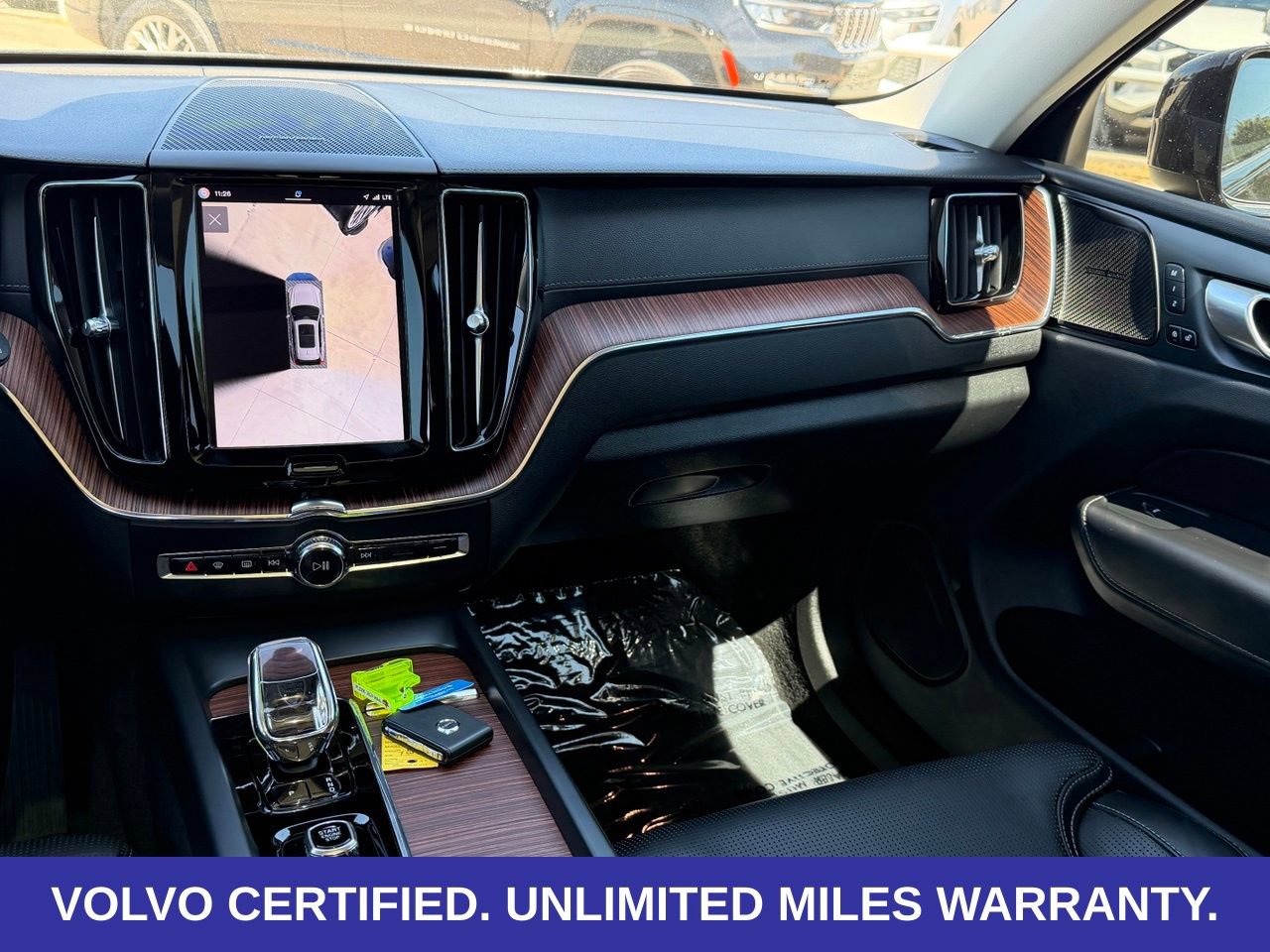 Certified 2024 Volvo XC60 T8 Ultimate w/ Protection Package Premier AWD/4WD image 15