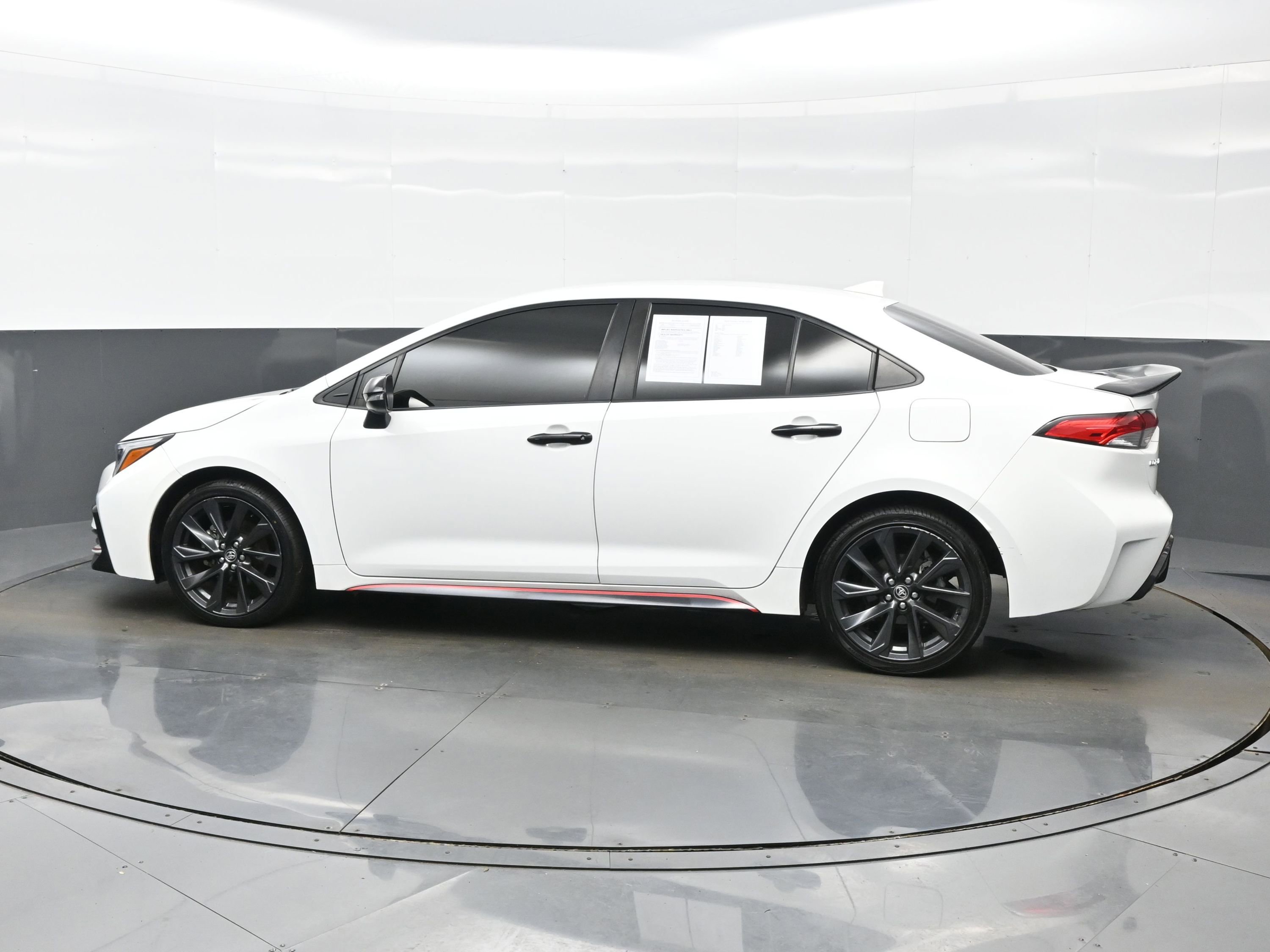 Used 2023 Toyota Corolla SE FWD image 3