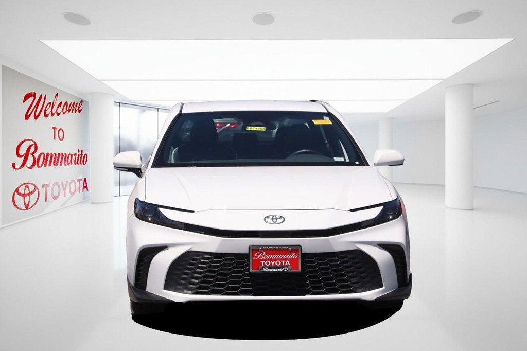 Used 2025 Toyota Camry SE FWD image 4